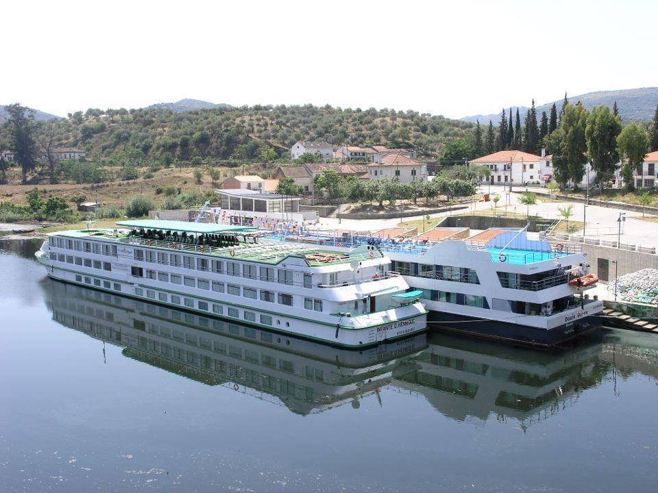 Residencial Ponto Certo Hotel Vilar Torpim Bagian luar foto